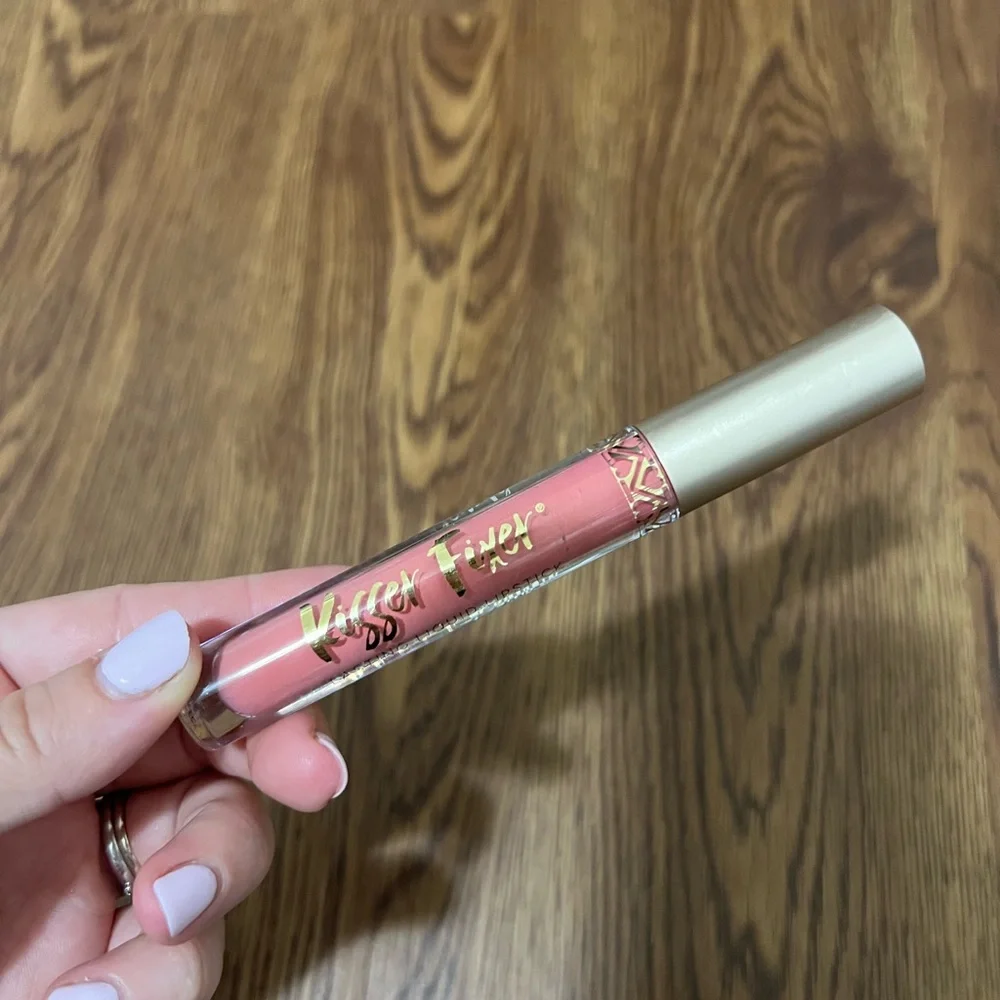 Belle Beauty Kisser Fixer Pink Nude Lipstick